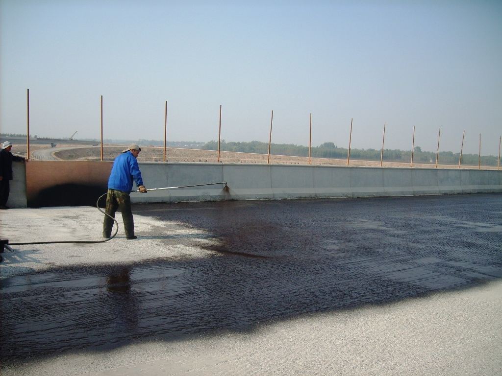 混凝土橋面防水黏結層施工技術(shù)的要點(diǎn).jpg 混凝土橋面防水黏結層施工技術(shù)的要點(diǎn).jpg